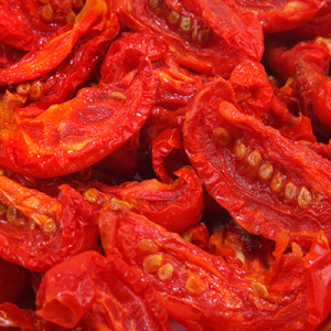 Semi-dried tomato segments – natural, red